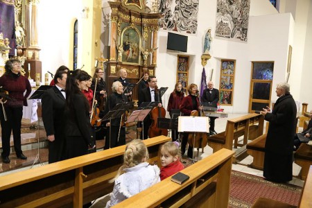 Po koncerte v r-k kostole v obci Klin - február 2016